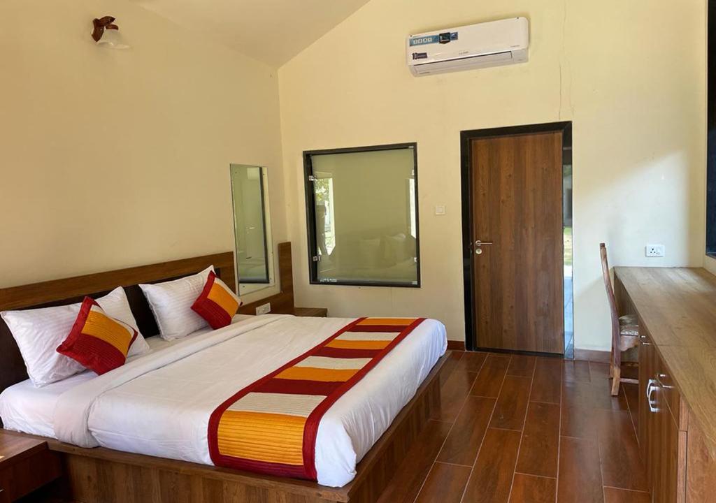 Postel nebo postele na pokoji v ubytování Las Cabanas Resort