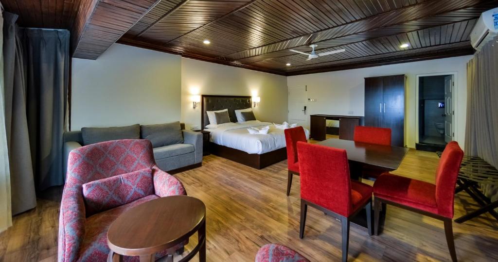 Postel nebo postele na pokoji v ubytování HOTEL METROPOLIS SRINAGAR