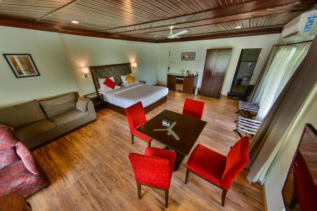 Postel nebo postele na pokoji v ubytování HOTEL METROPOLIS SRINAGAR