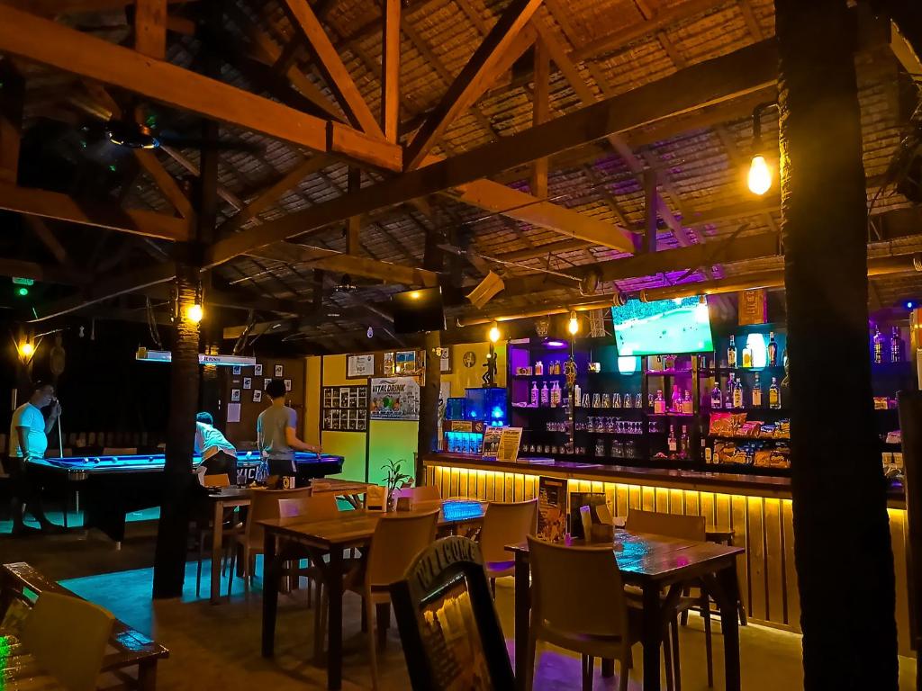 Lounge nebo bar v ubytování Archery-Asia Nipa Huts Moalboal