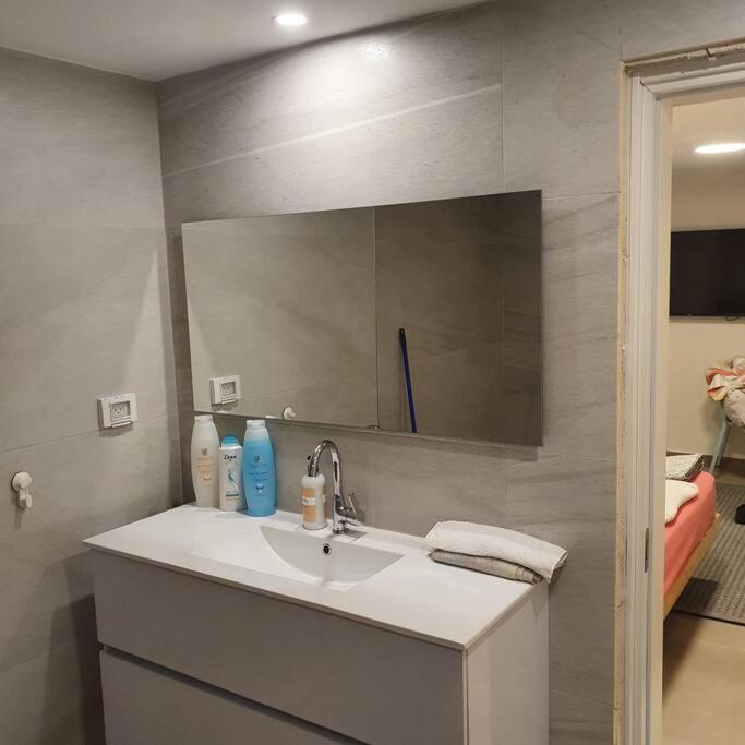 יחידת דיור מושלמת בגבעה C במודיעין - Appartement Met één Slaapkamer