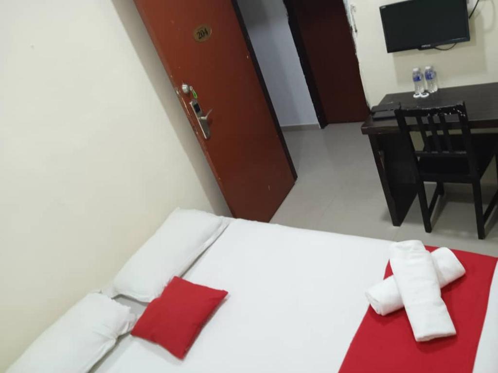 Postel nebo postele na pokoji v ubytování EZI HOTEL KLANG