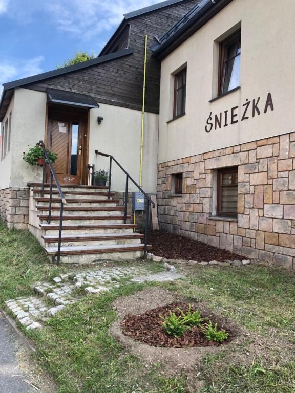 Budova, v ktorej sa apartmán nachádza