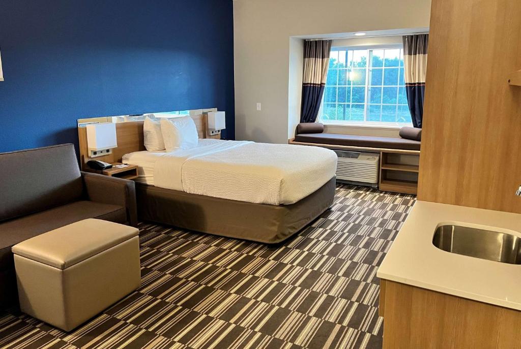 Microtel Inn & Suites by Wyndham Fountain Fort Carson photo