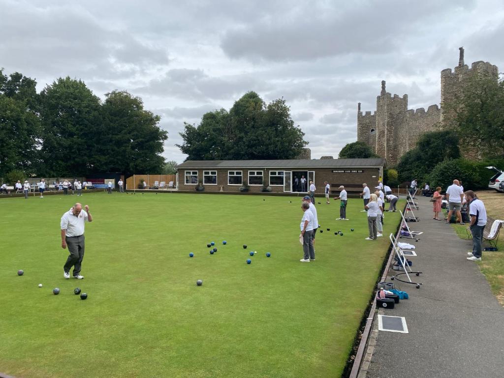 Self-contained, Framlingham Snug, Private Parking, no cooking facilities 5