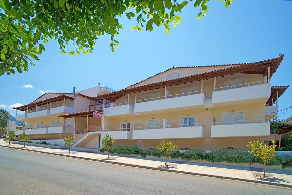 Budova, kde se aparthotel nachází