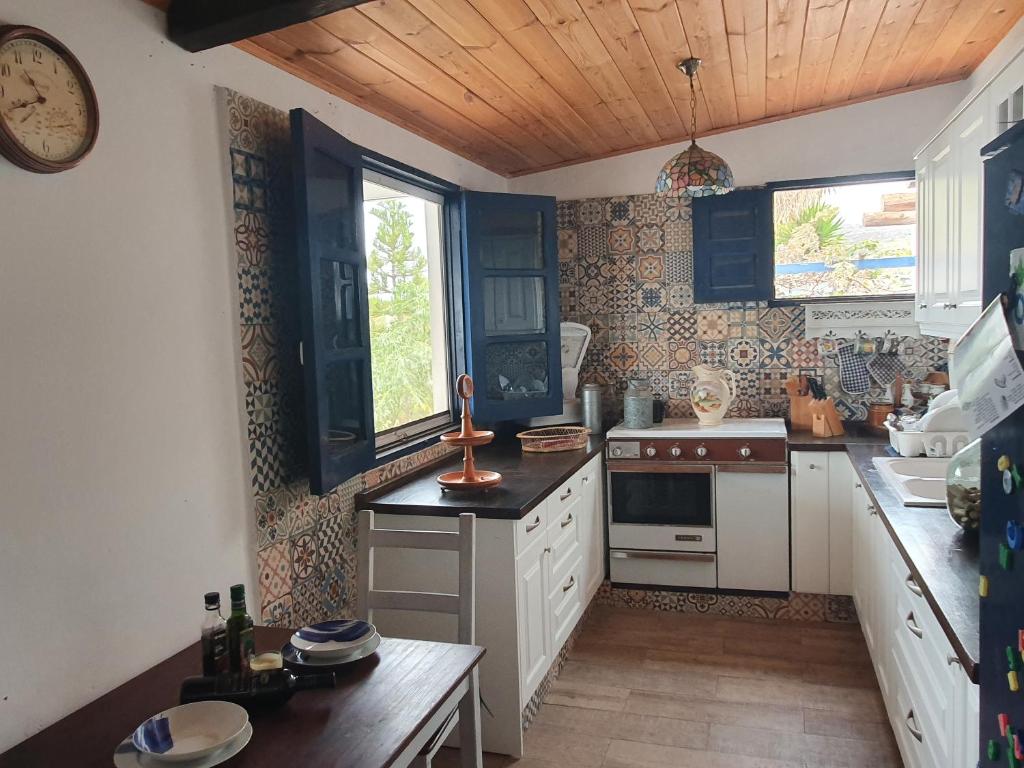 Kuchyň nebo kuchyňský kout v ubytování Casa de Campo Lomo del Balo
