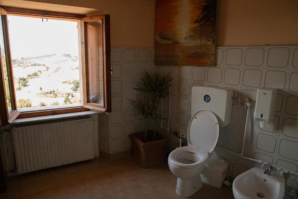 Koupelna v ubytování casa di Faustina (albergo diffuso)