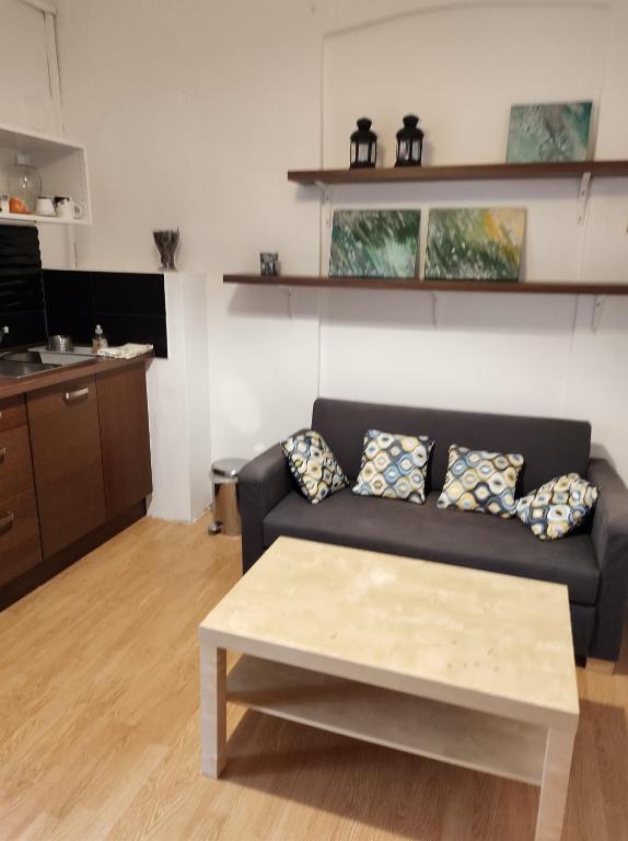 A kitchen or kitchenette at Blue Vintage House