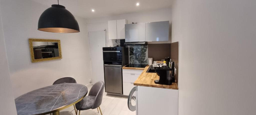 PARIS AURIOL - One-Bedroom Apartment
