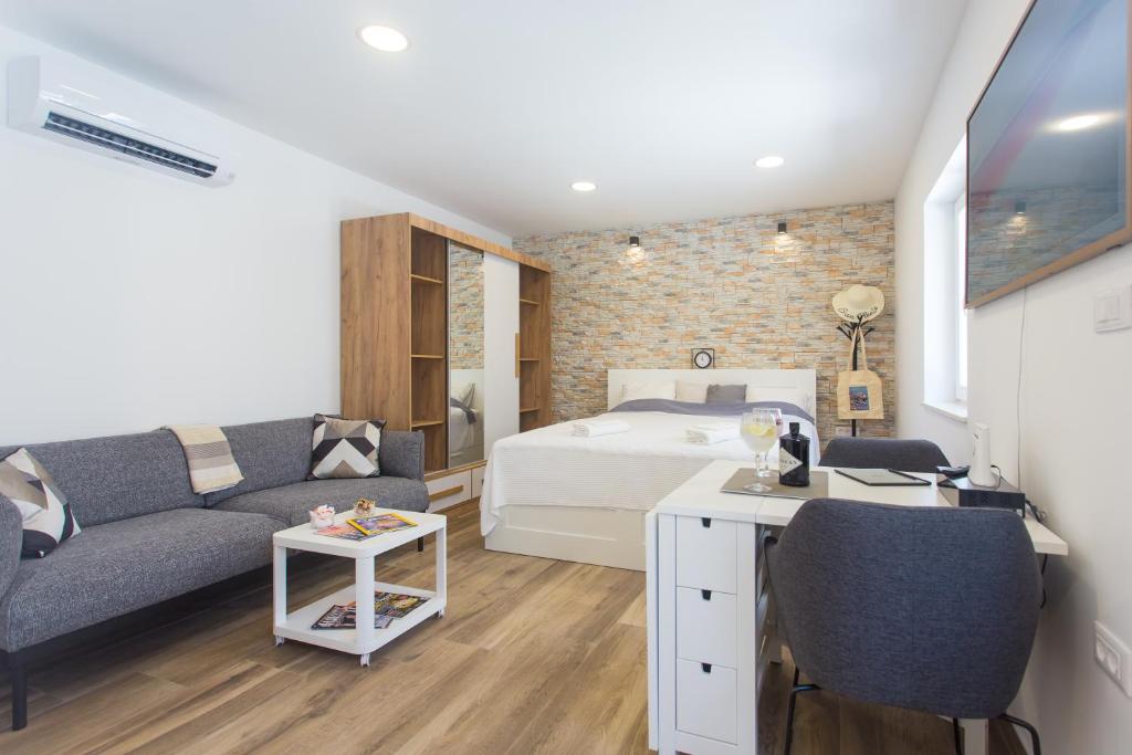Posteľ alebo postele v izbe v ubytovaní Studio Nomadic Kastela