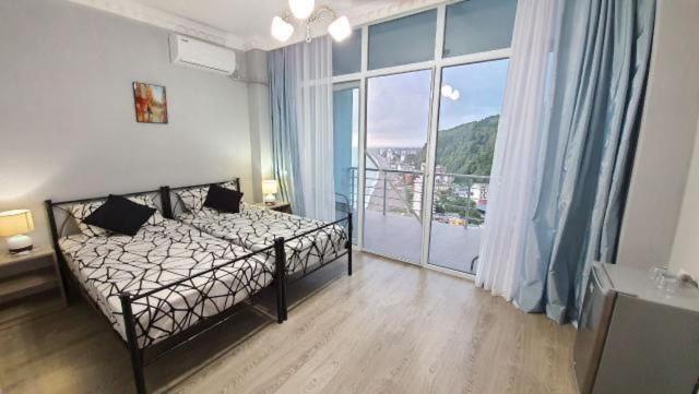Postel nebo postele na pokoji v ubytování Calypso Kvariati Inn