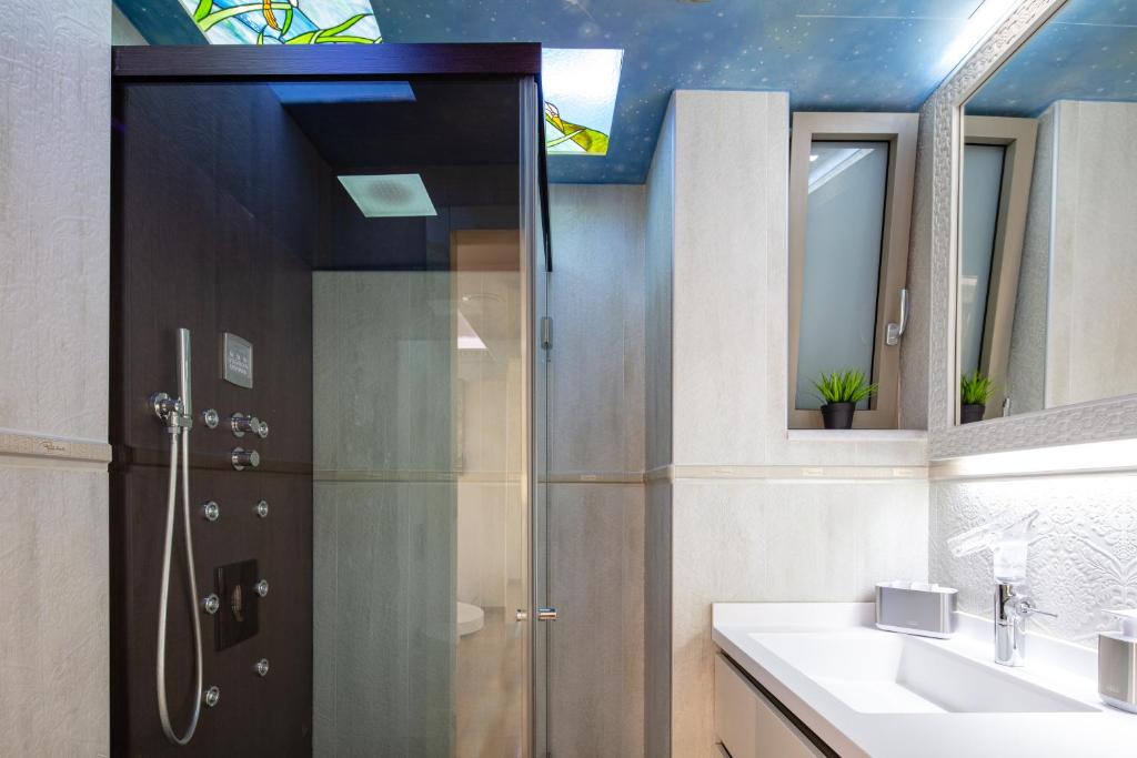 Koupelna v ubytování Ma President Suite, DeMaNi President Suites
