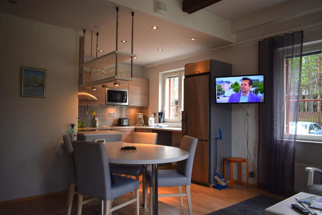 Кухня или мини-кухня в Castillo Kelotähti Apartment

