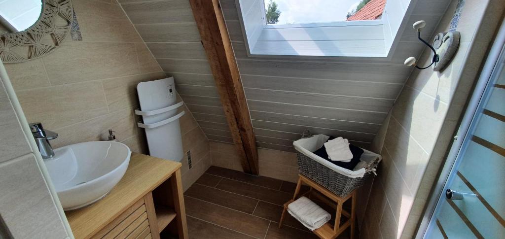 A l'ombre du prunier - Double Room With Private Bathroom