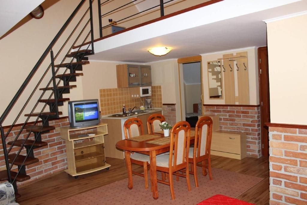 Kuchyňa alebo kuchynka v ubytovaní Gyulai Brill Apartman