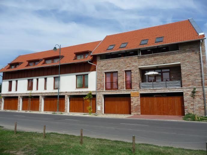 Budova, v ktorej sa apartmán nachádza