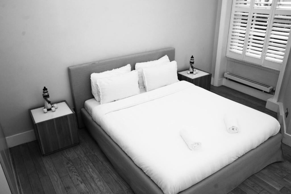 Ένα ή περισσότερα κρεβάτια σε δωμάτιο στο Super Apartment in Kensington Next To Hyde Park