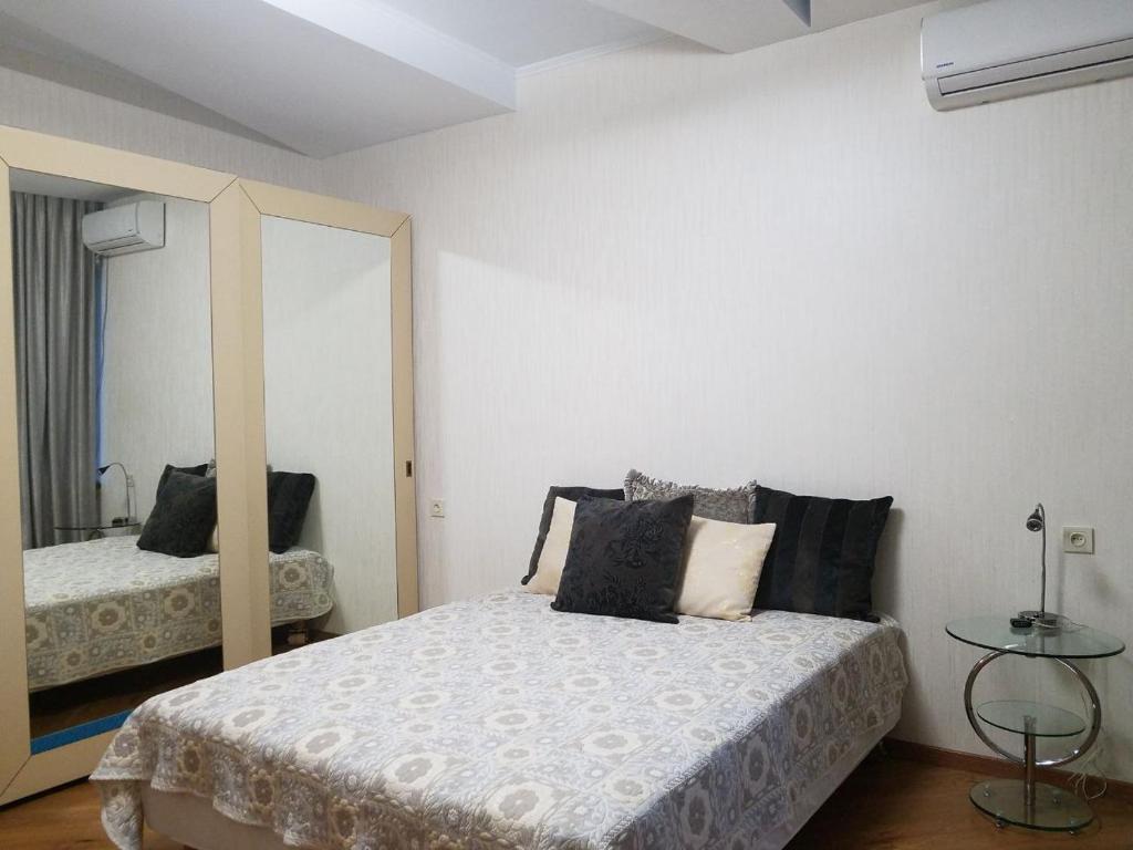 Postel nebo postele na pokoji v ubytování Villa in Tbilisi