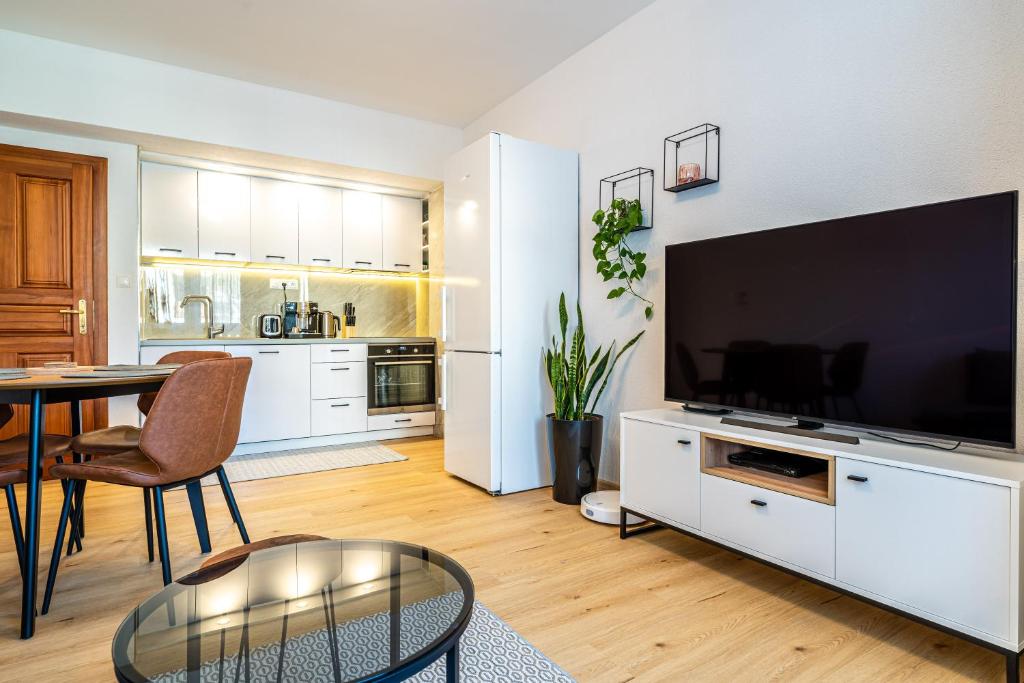 A kitchen or kitchenette at Apartment Harmony - Tatranska Lomnica, Javorinka