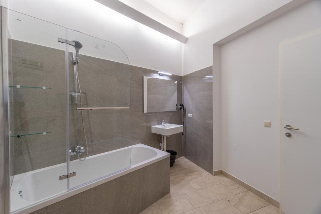 Centre Apartments - One-Bedroom Apartment