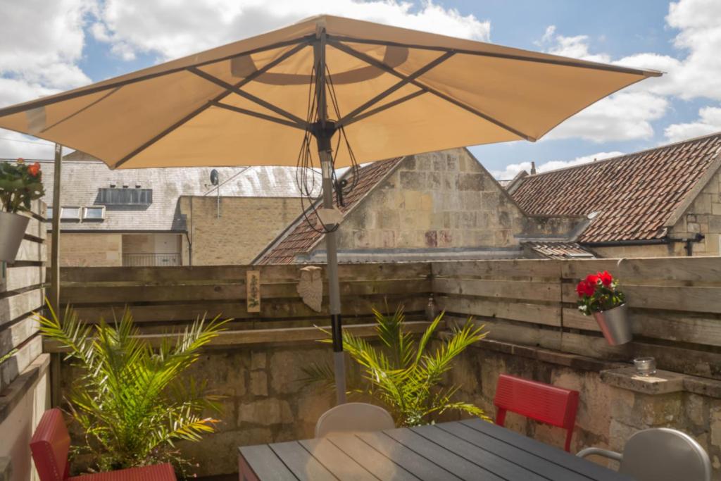 a yellow umbrella sitting on top of a wooden table at Sydney Wharf House in Bath