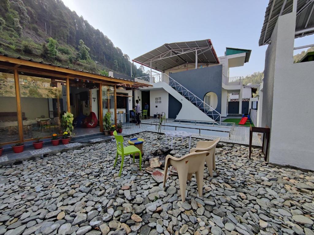 A7resorts- 3bhk-Pool-Bonfire-River - Housity