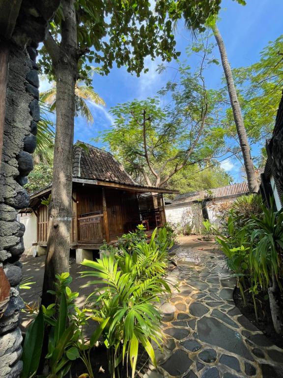 Zipp Bar Restaurant & Bungalows - 3