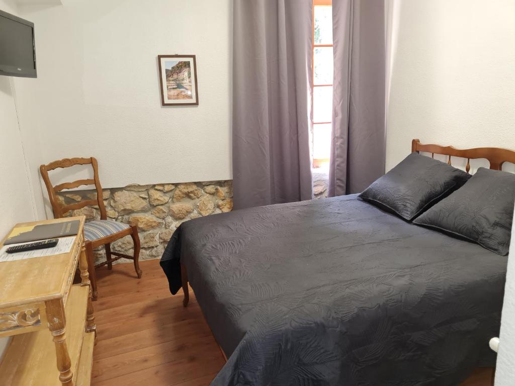 Postel nebo postele na pokoji v ubytování Hostellerie du Vieux Moulin