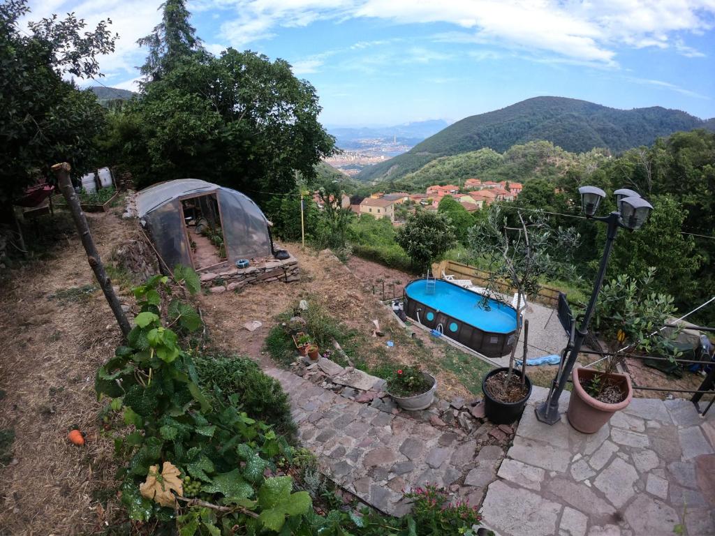 Nespecifikovaný výhled na hory nebo výhled na hory při pohledu z luxury tent