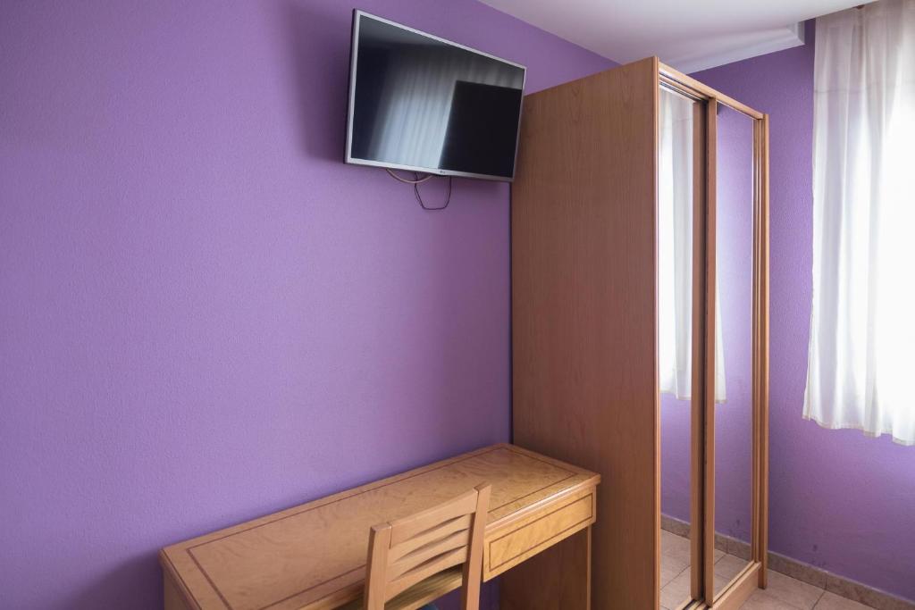 TV a/nebo společenská místnost v ubytování HOSTAL DON JAVIER