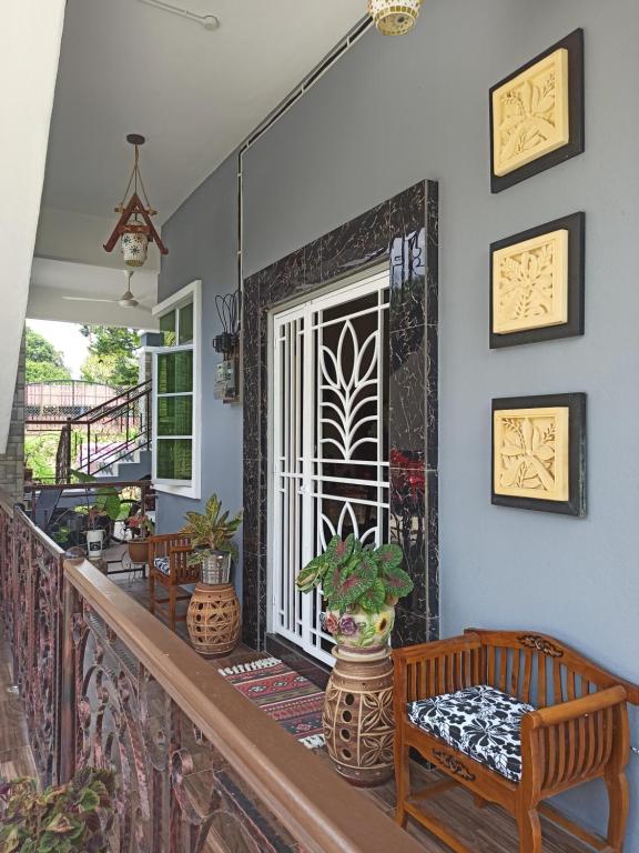 Darney's Homestay Kg Bangau Tanjung - Three-Bedroom House