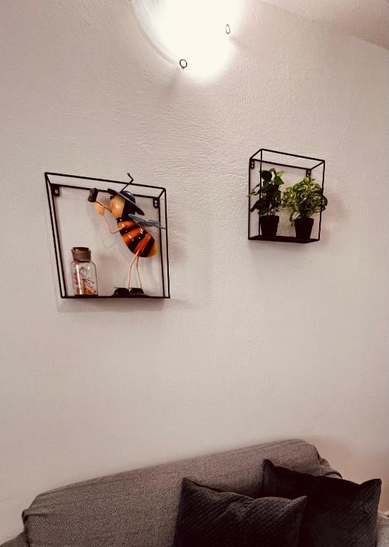 Central Studio Semi-basement - 2