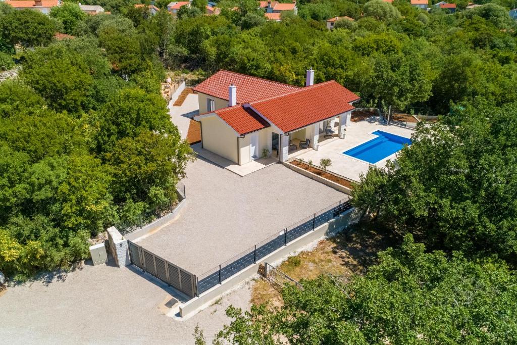 Bassein majutusasutuses Villa Una või selle lähedal