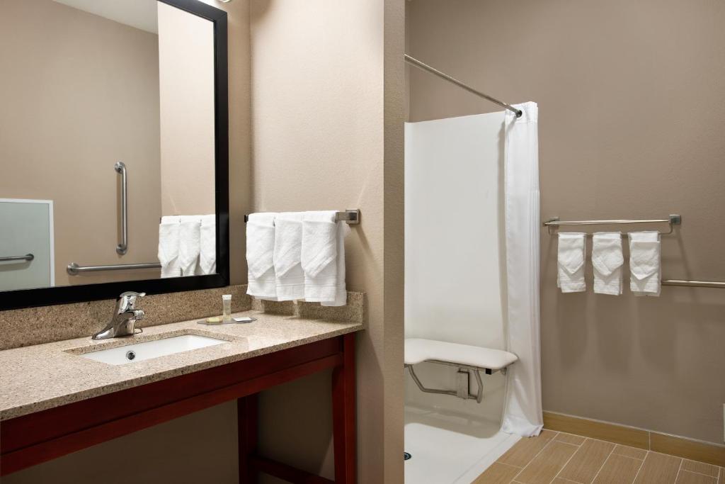 Super 8 by Wyndham Hershey Chocolate Avenue photo
