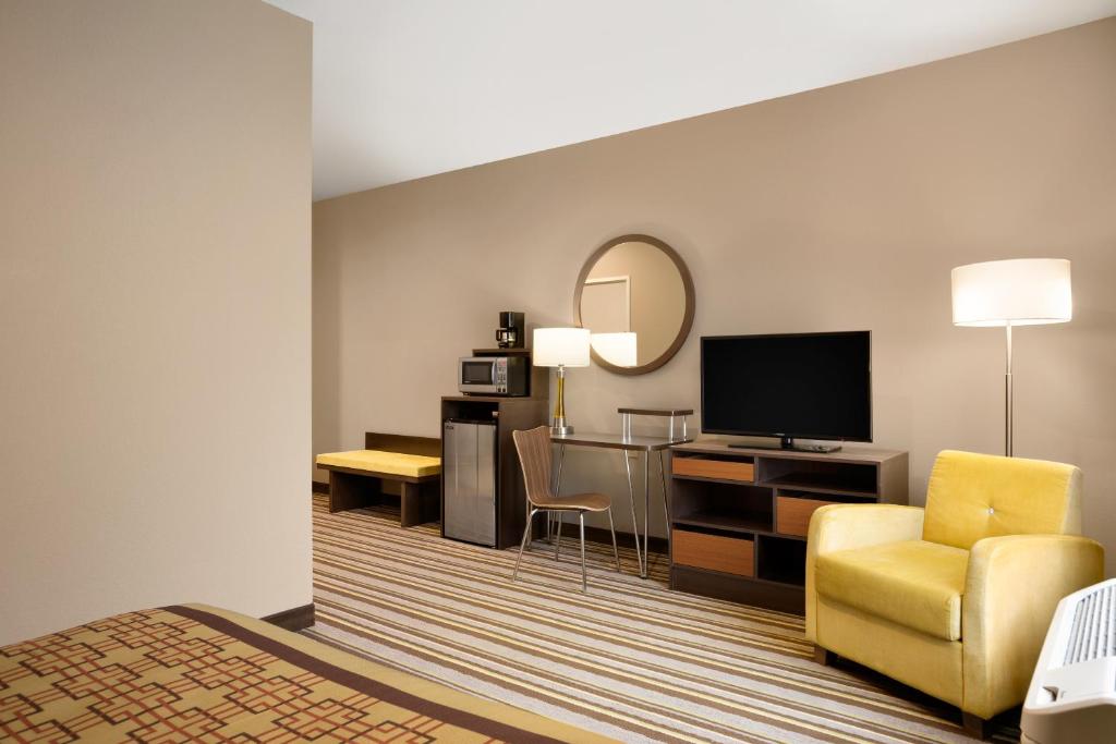 Super 8 by Wyndham Hershey Chocolate Avenue photo