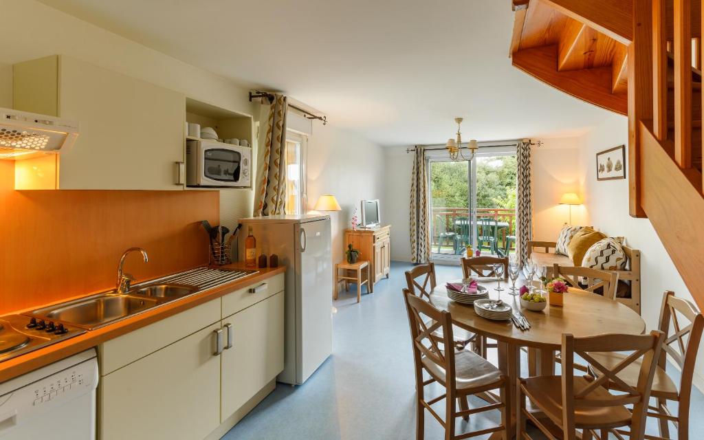 Lagrange Vacances Les Roches Douvres - Two-Bedroom Apartment (6 Adults) - Split Level