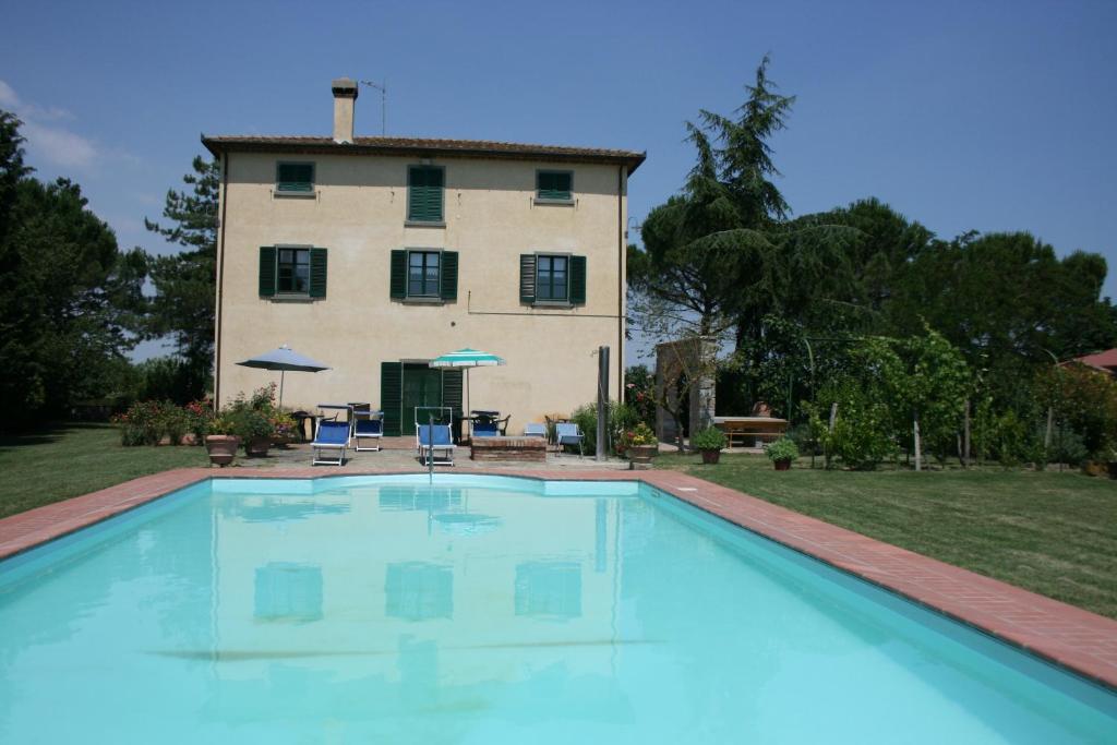 a large swimming pool in front of a house at Villa Cantagallo in Cortona