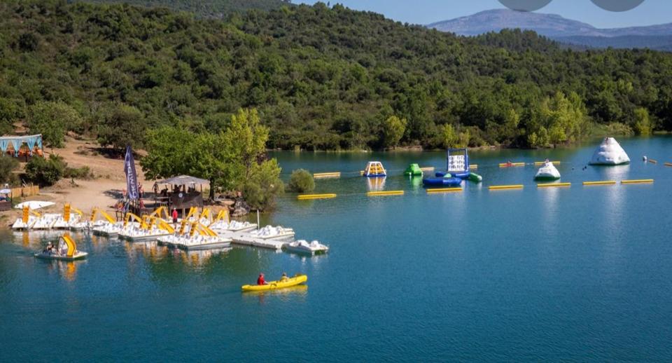 Fotografia z galérie ubytovania Villa avec piscine au calme v destinácii Seillans