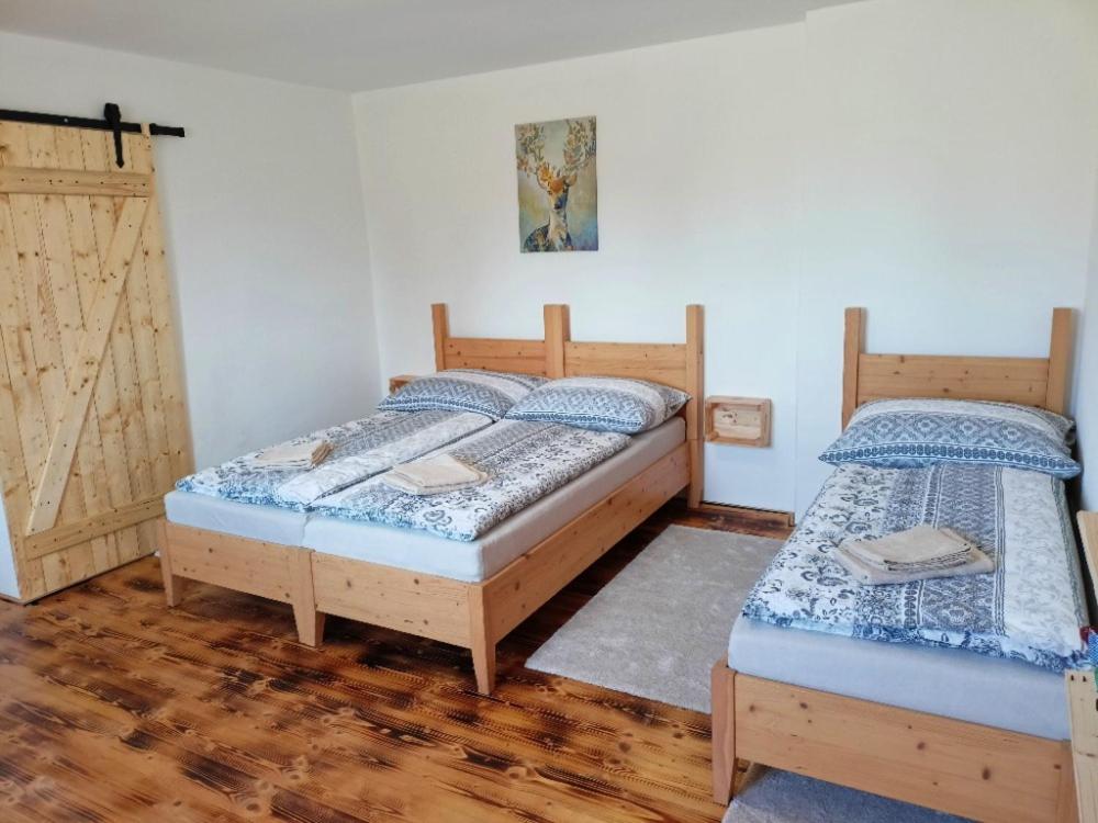 Postel nebo postele na pokoji v ubytování Chalupa pod Volarským rondelem
