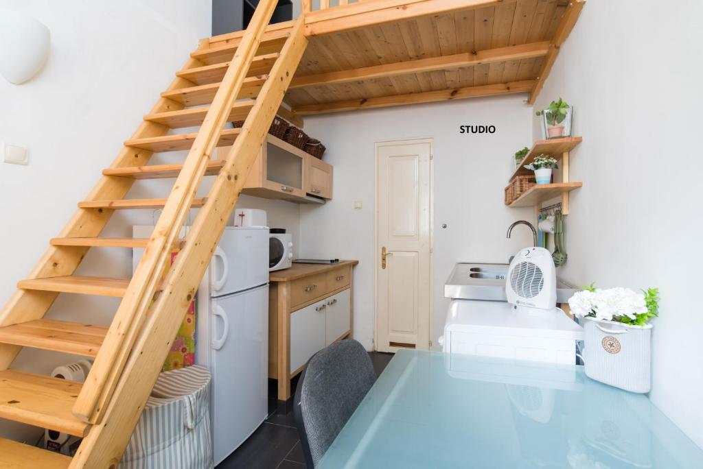 Kuchyňa alebo kuchynka v ubytovaní Broadway Apartment Budapest