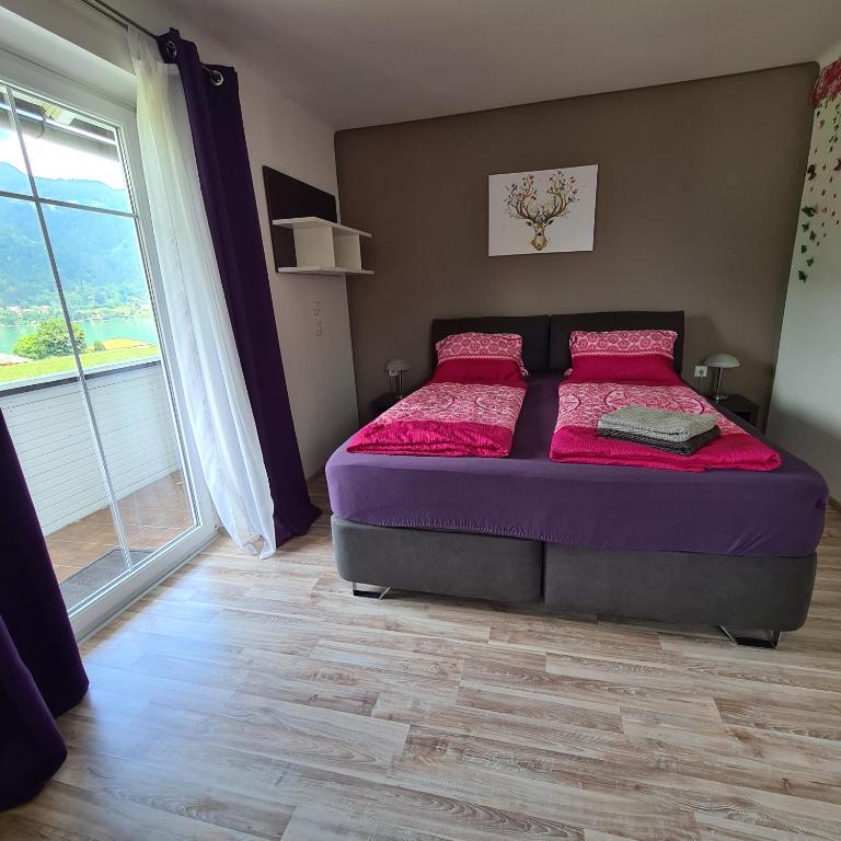 A bed or beds in a room at Ferienwohnung Claudia