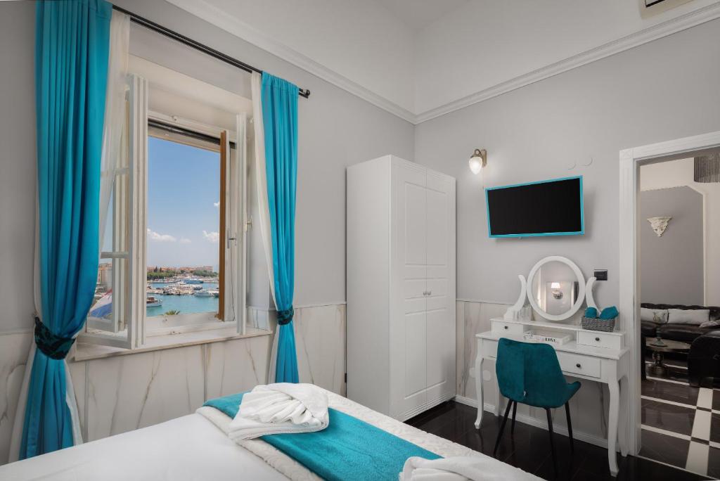 Posteľ alebo postele v izbe v ubytovaní Bajamonti apartment with amazing Split city view