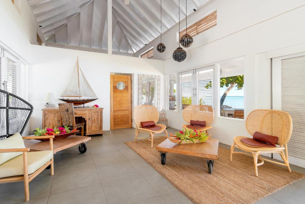 Posezení v ubytování Moorea Beach Lodge