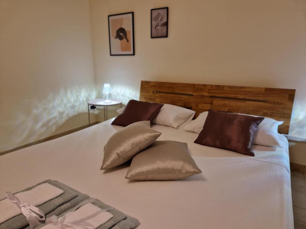A bed or beds in a room at Grace dell'isola dei Coralli