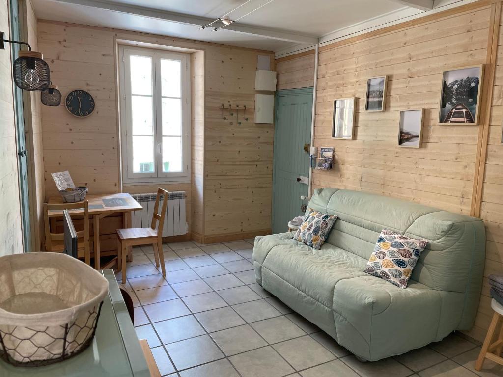 Studio cosy au coeur de Saint Martin Vésubie - Estudio Con Sofá Cama