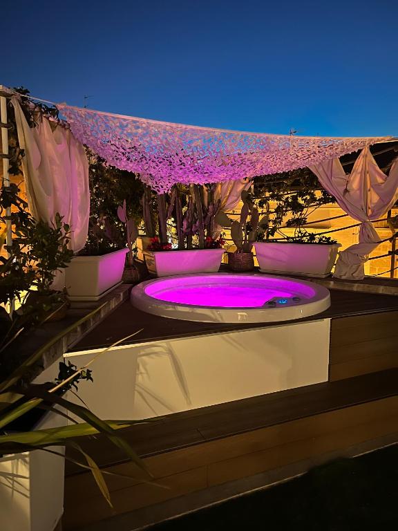 Bazén v ubytovaní San Michele Luxury Rooms alebo v jeho blízkosti