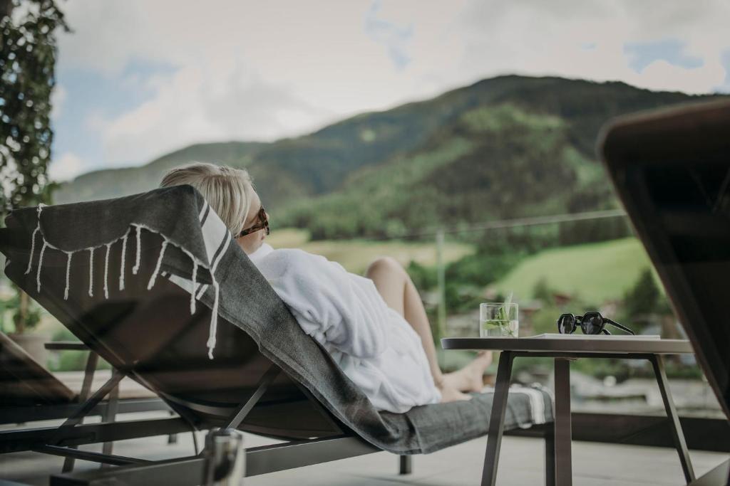 Nespecifikovaný výhled na hory nebo výhled na hory při pohledu z hotelu