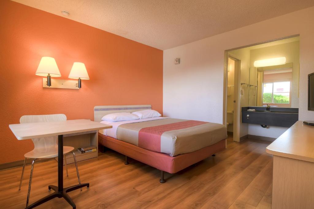 Park Inn by Radisson, Las Vegas Boulder Hwy - Housity