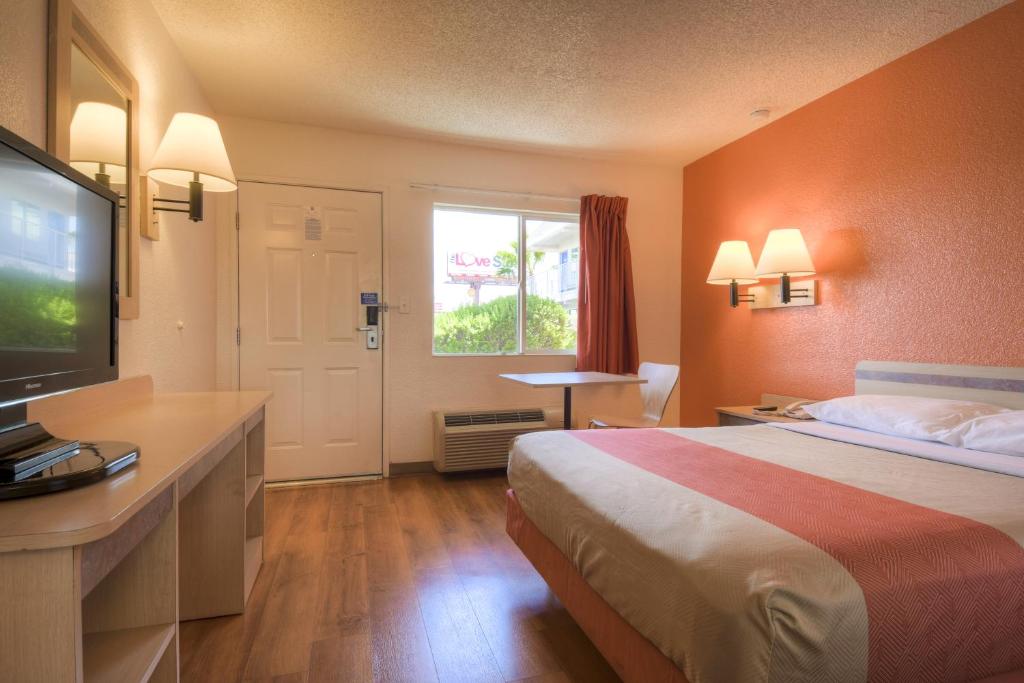 Park Inn by Radisson, Las Vegas Boulder Hwy - 